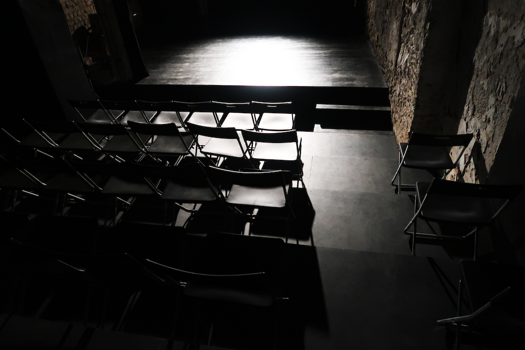 Gri Sahne 65 kişilik seyirci salonu ve sahne alanı