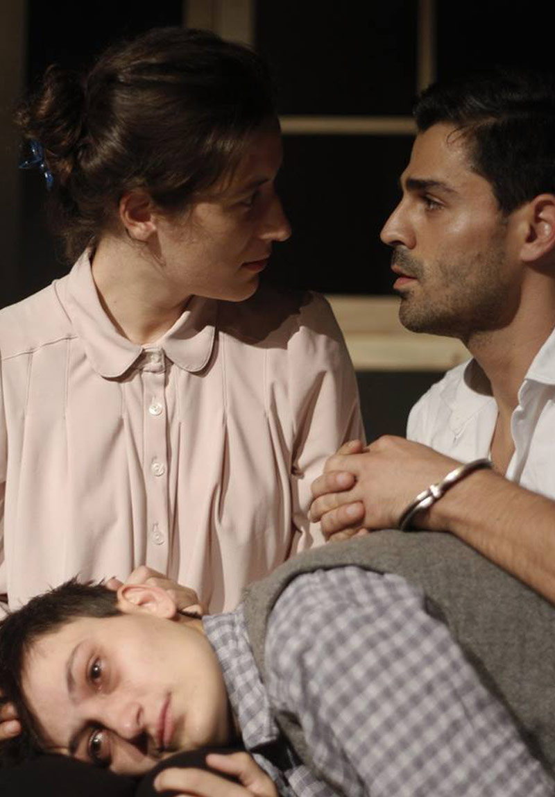 Mezarsız Ölüler - Gri Sahne tiyatro oyunu sahne görseli